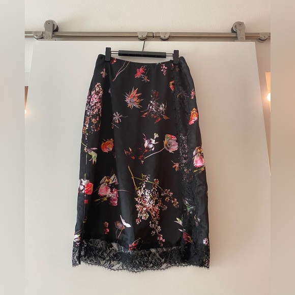 Victoria’s Secret Floral Midi Slip with buttons and lace panel - Picture 2 of 6